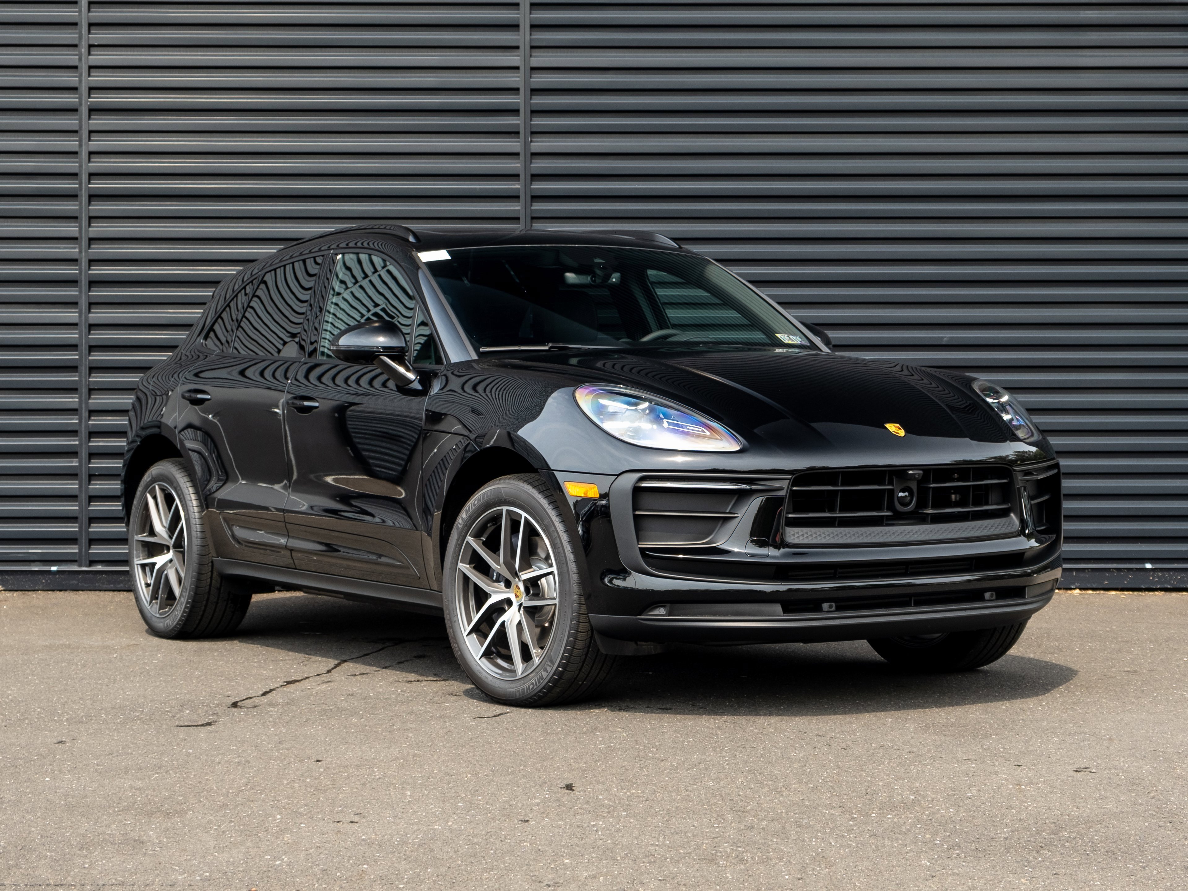 Certified 2025 Porsche Macan image 10