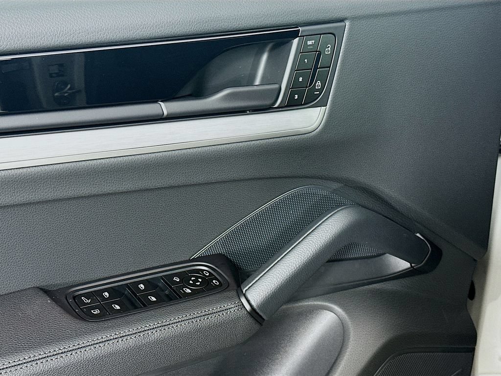 New 2026 Porsche Cayenne E-Hybrid Coupe AWD/4WD image 19