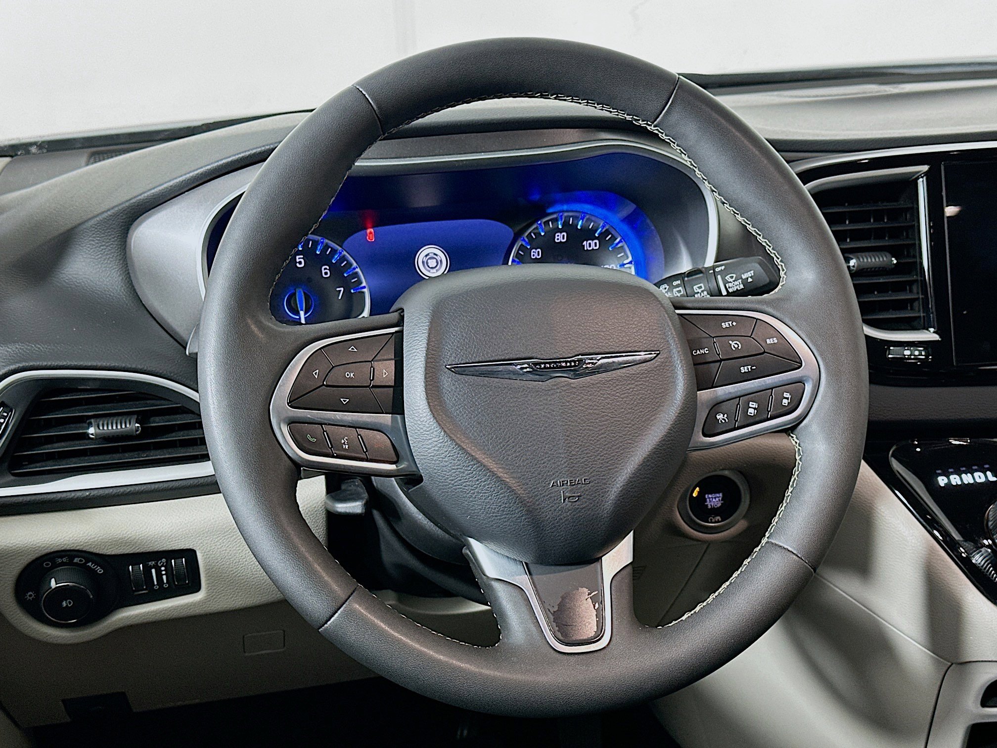 Used 2024 Chrysler Pacifica Touring-L image 18