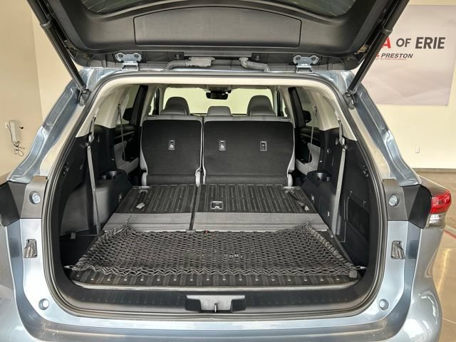 Used 2021 Toyota Highlander XLE AWD/4WD image 20