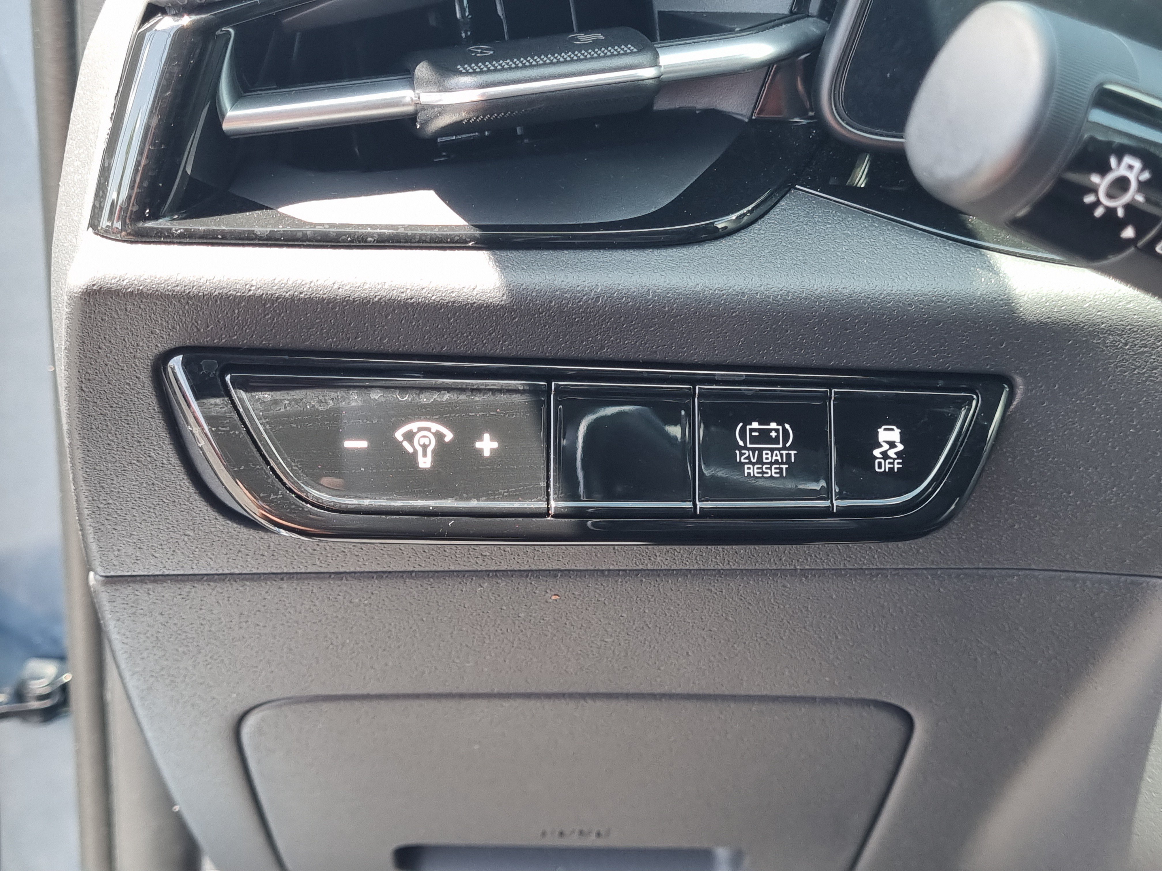 Used 2024 Kia Niro EX FWD image 22