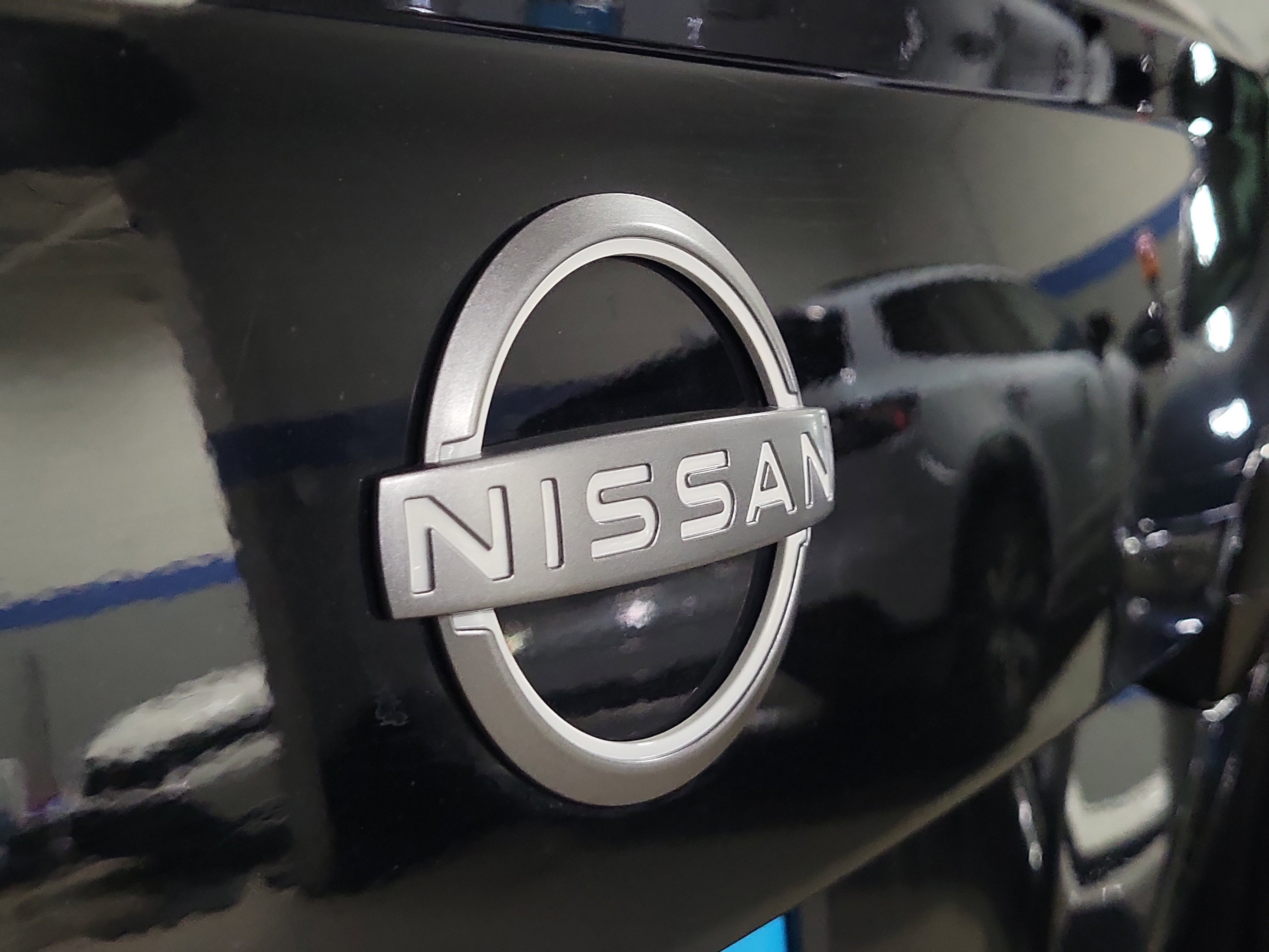 Used 2023 Nissan Versa SV image 7