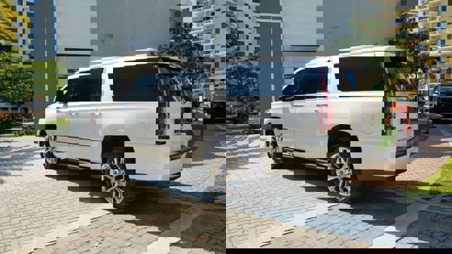 Used 2019 Cadillac Escalade ESV Premium Luxury image 17