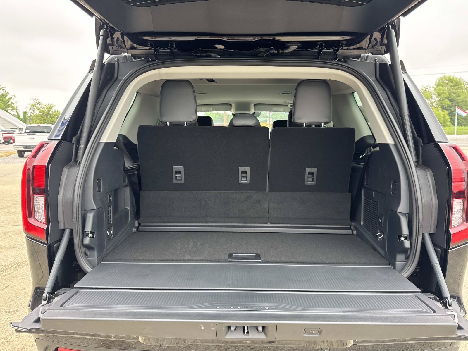 New 2026 Ford Expedition Active RWD image 6