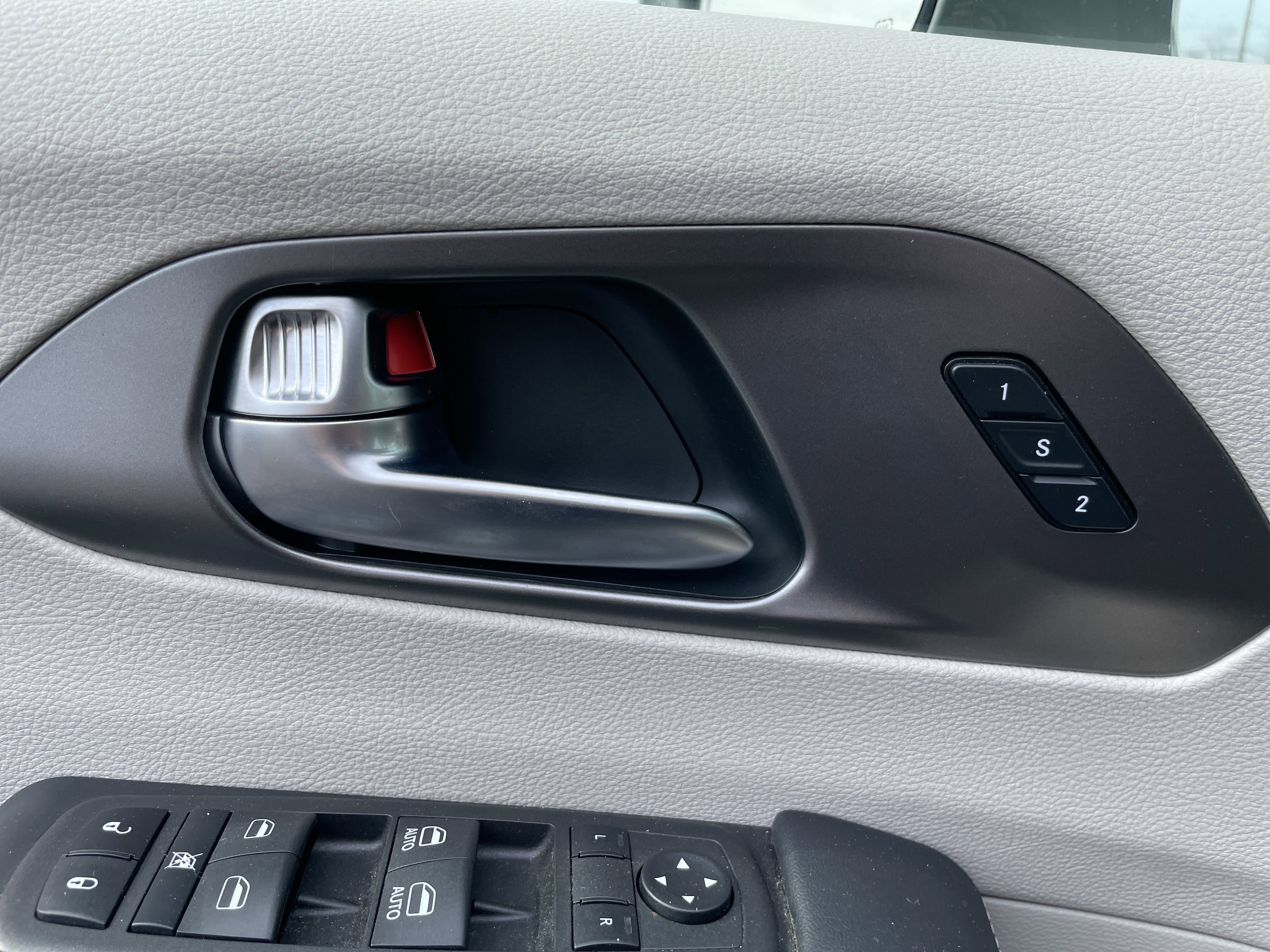 Used 2022 Chrysler Pacifica Touring-L image 30