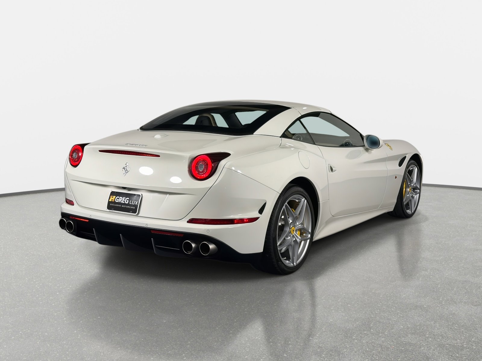 Used 2016 Ferrari California T image 3