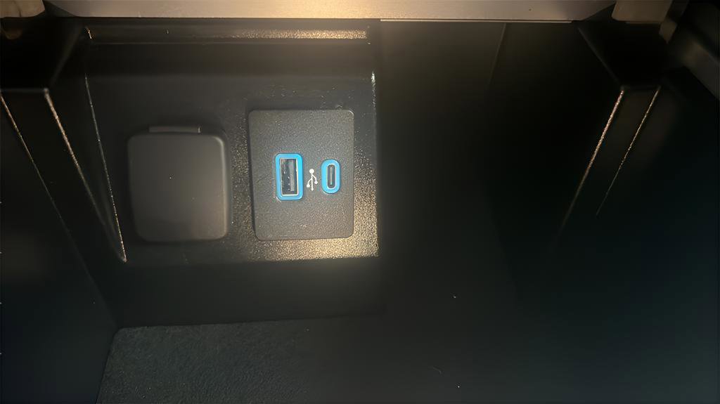 Used 2022 Ford Explorer XLT image 24