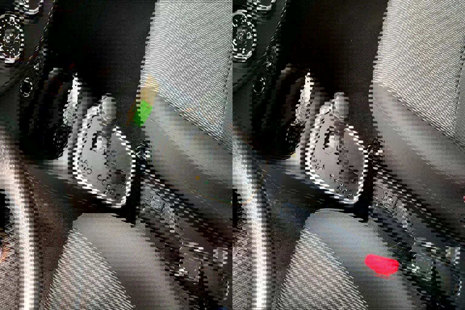 Used 2015 Toyota Yaris L image 15