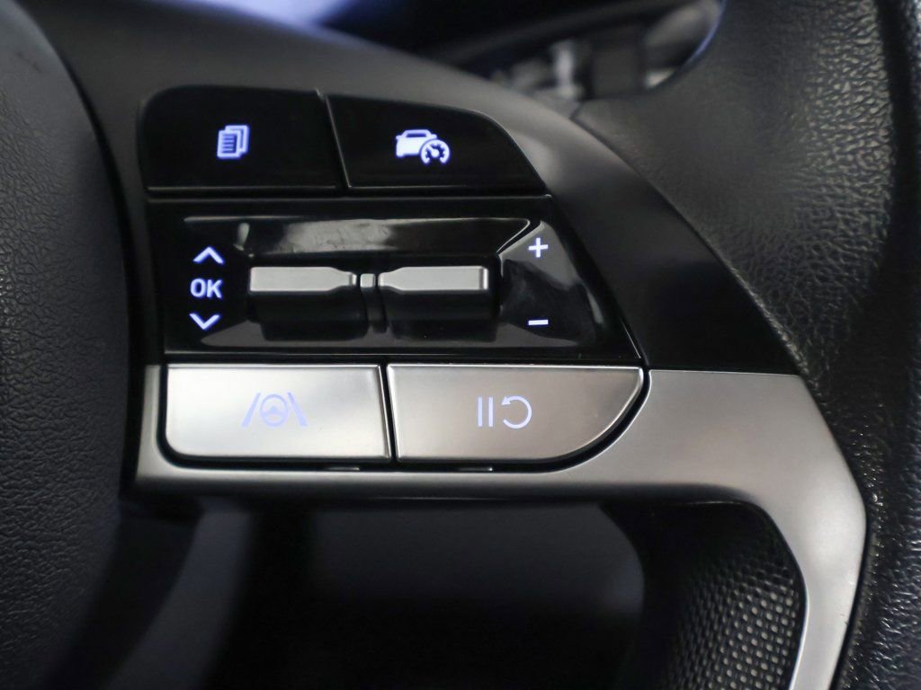 Certified 2024 Hyundai Elantra SEL image 35