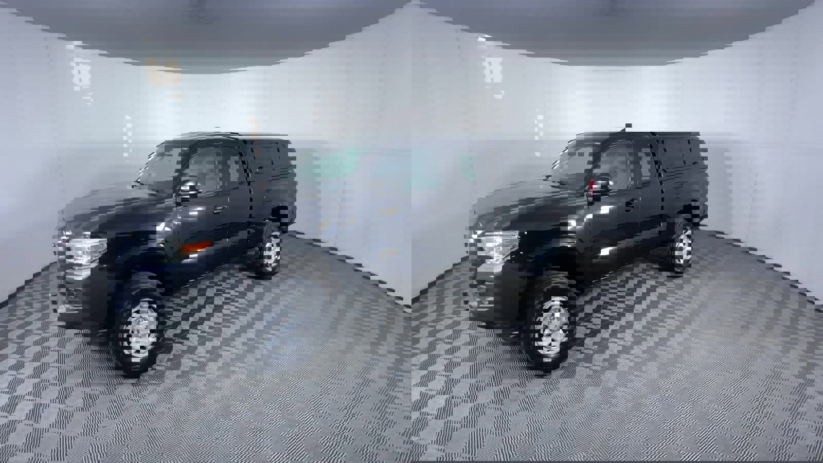 Used 2022 Toyota Tacoma SR image 4