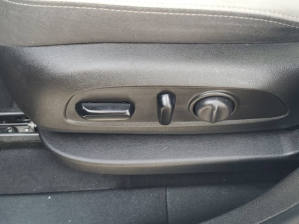 Used 2019 Chevrolet Equinox LS w/ LS Convenience Package FWD image 16