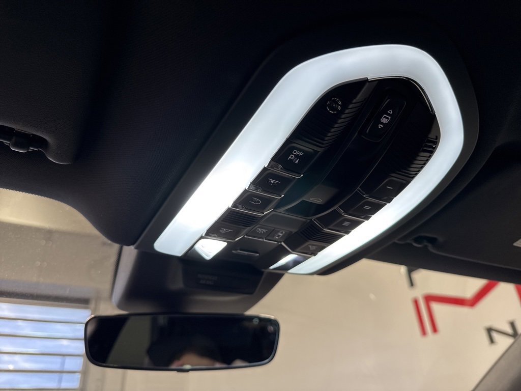 Used 2025 Porsche Macan GTS image 38