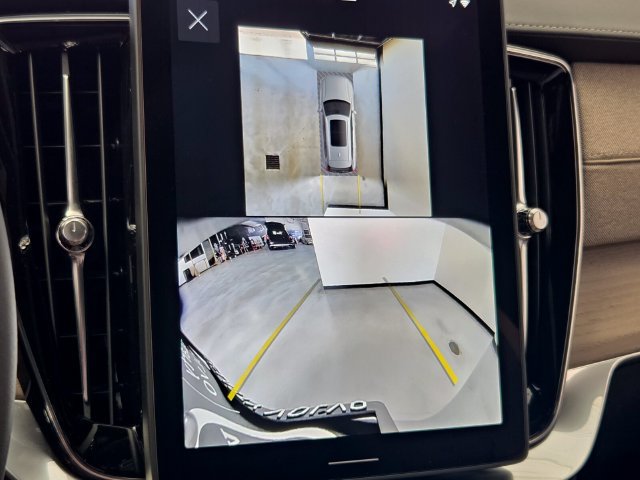 New 2026 Volvo XC90 B6 Plus w/ Protection Package Premier AWD/4WD image 18