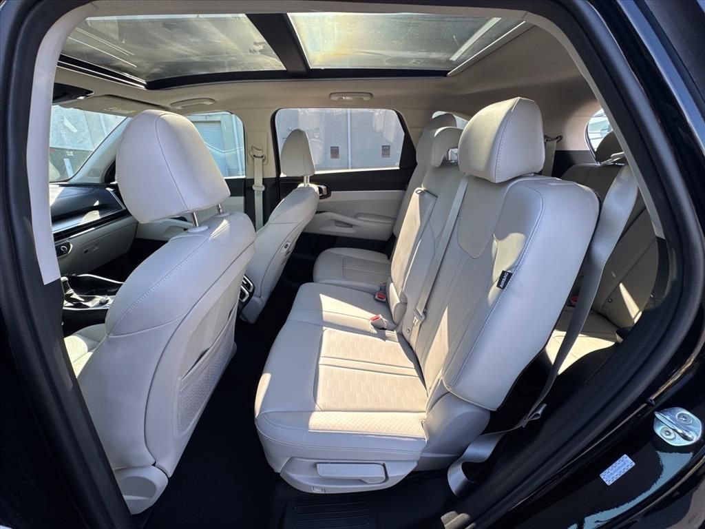 Certified 2024 Kia Sorento S w/ Panoramic Sunroof Package FWD image 12