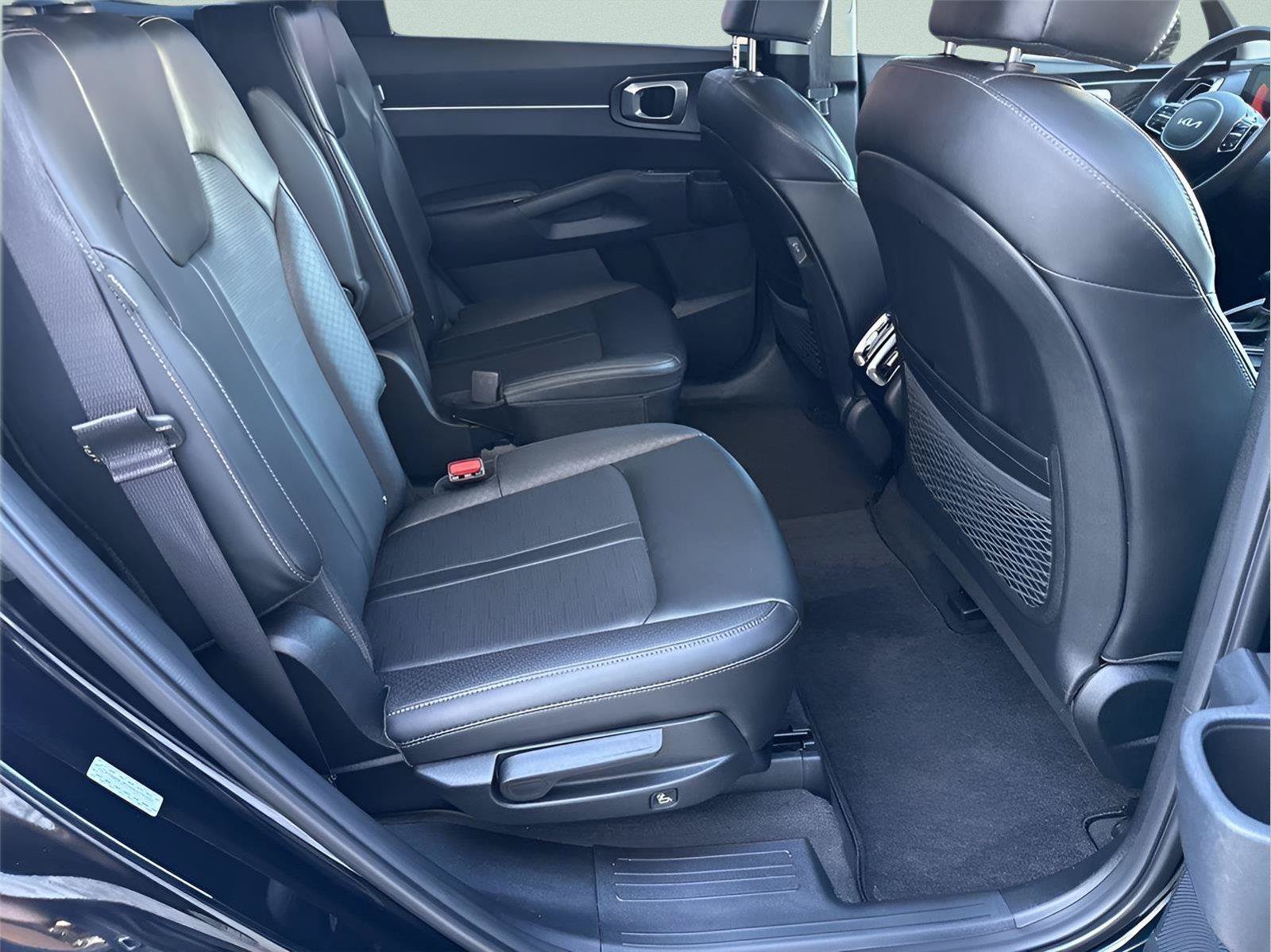 Used 2025 Kia Sorento EX w/ Panoramic Sunroof Package FWD image 24