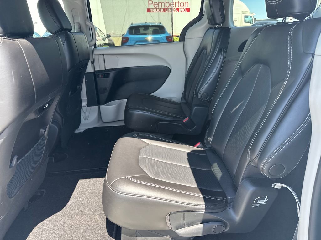 Used 2023 Chrysler Pacifica Touring-L FWD image 28