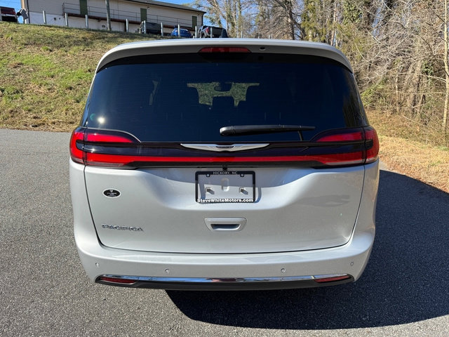 New 2026 Chrysler Pacifica Select image 8