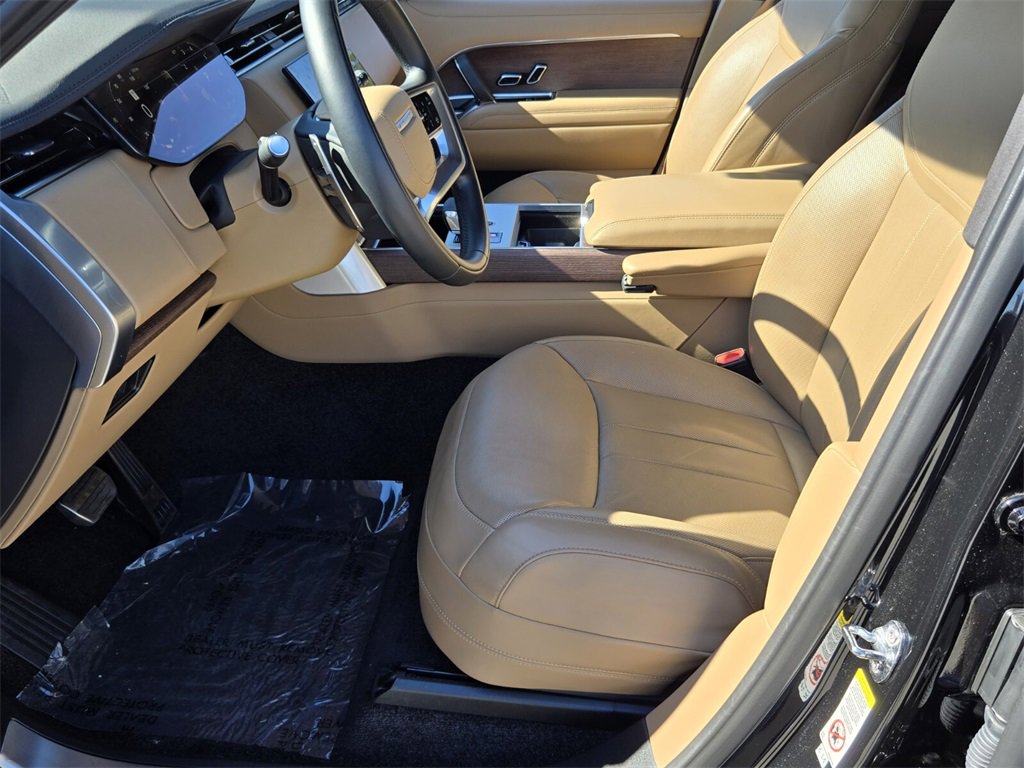 Used 2024 Land Rover Range Rover Long Wheelbase SE image 11