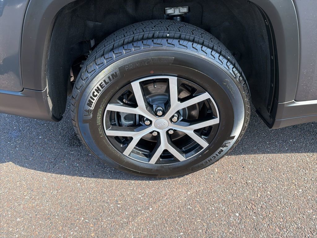 Certified 2025 Jeep Grand Cherokee L Limited AWD/4WD image 18