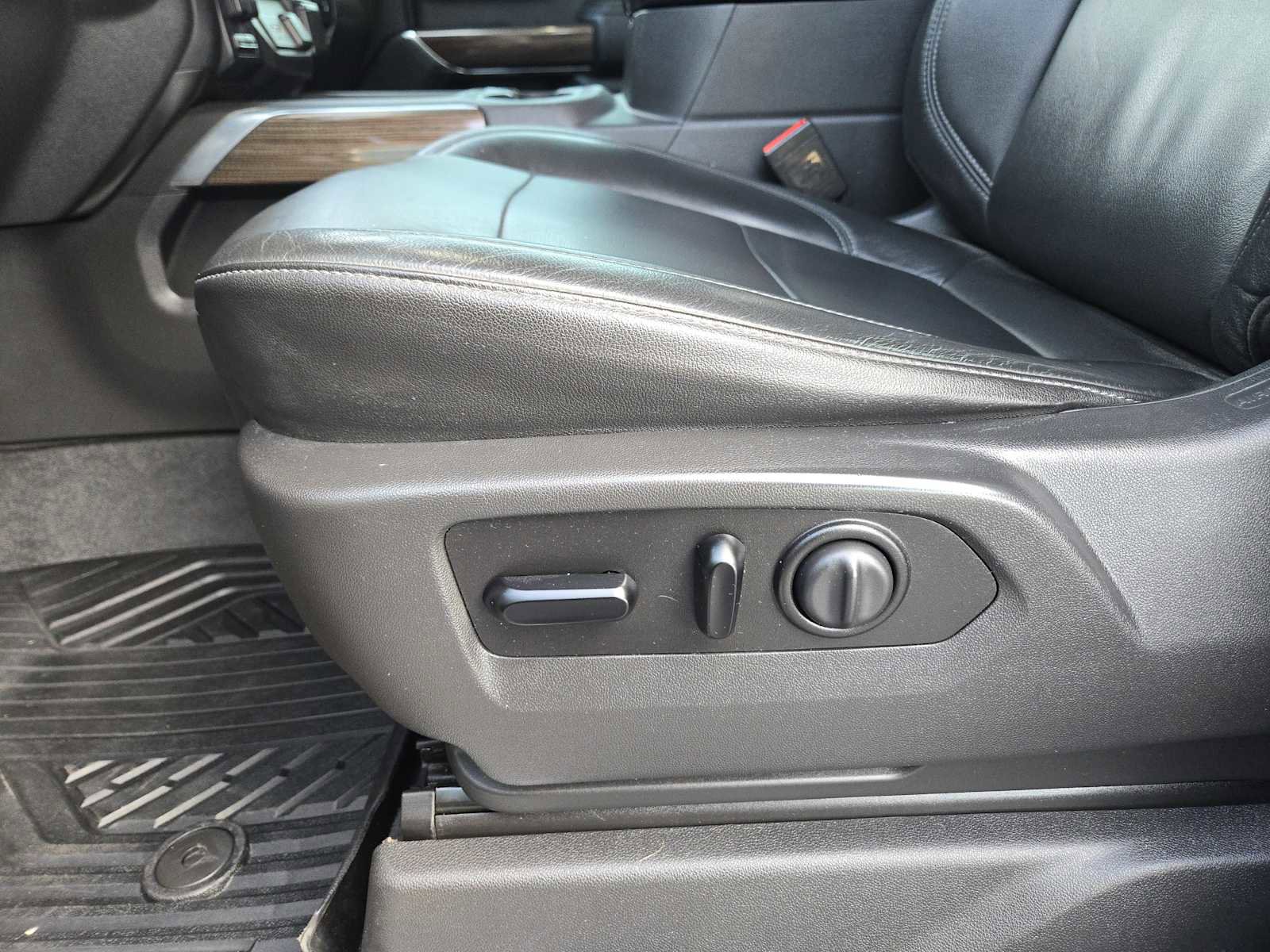 Used 2020 Chevrolet Silverado 1500 LT Trail Boss image 23