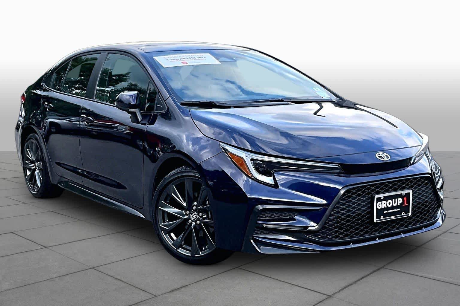 Certified 2025 Toyota Corolla SE w/ SE Premium Package FWD image 3