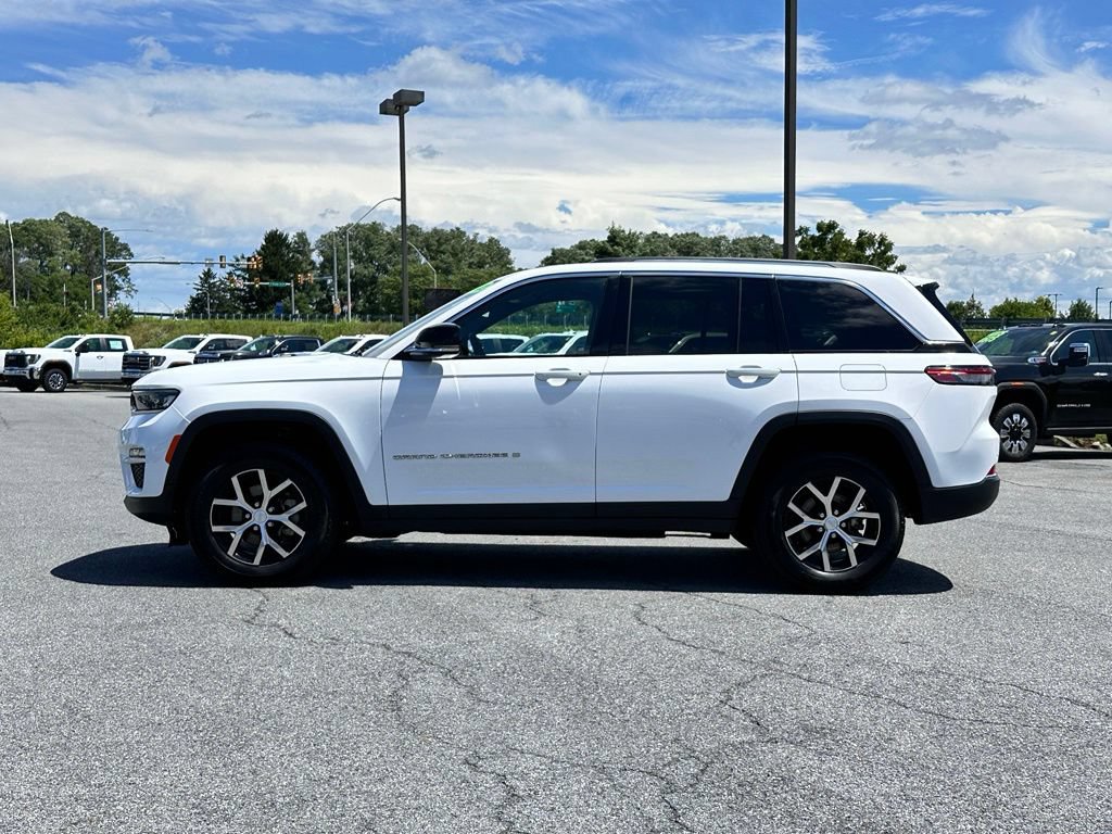 Used 2023 Jeep Grand Cherokee Limited AWD/4WD image 7