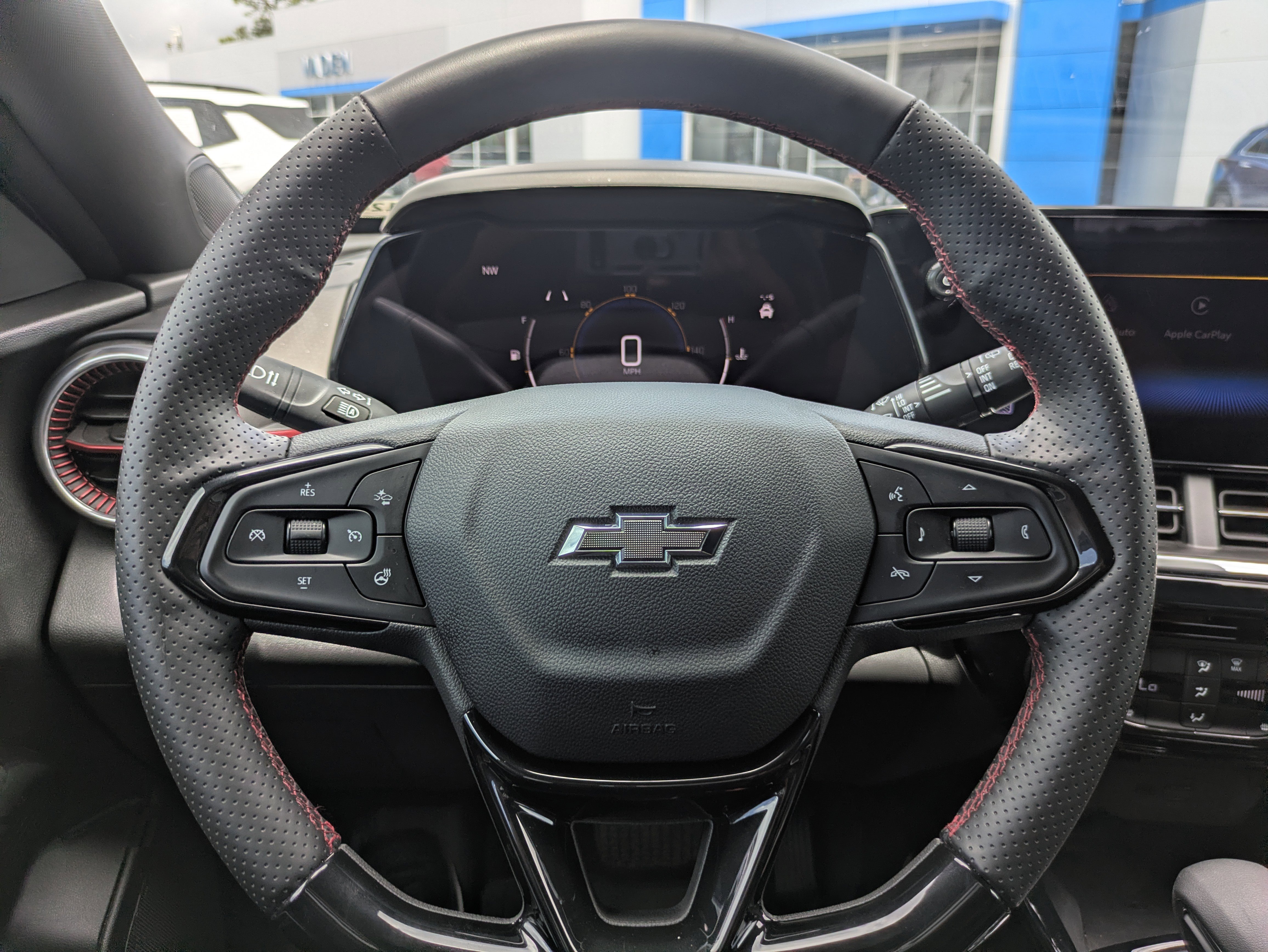 Used 2025 Chevrolet Trax RS w/ Sunroof Package FWD image 20