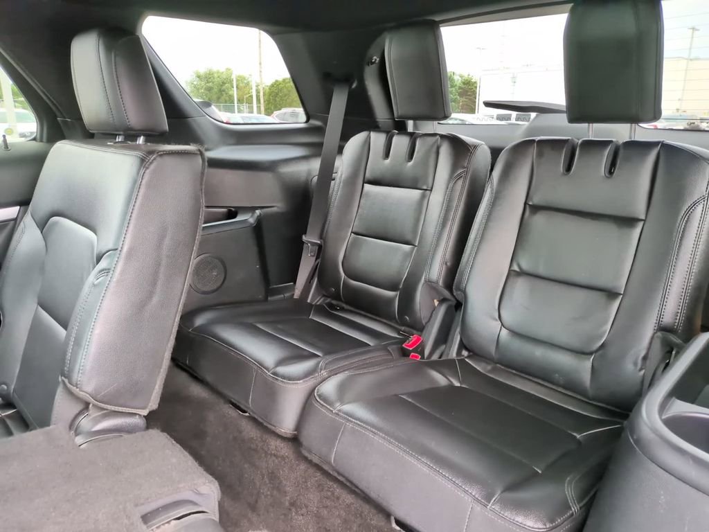Used 2016 Ford Explorer XLT w/ Equipment Group 202A FWD image 16