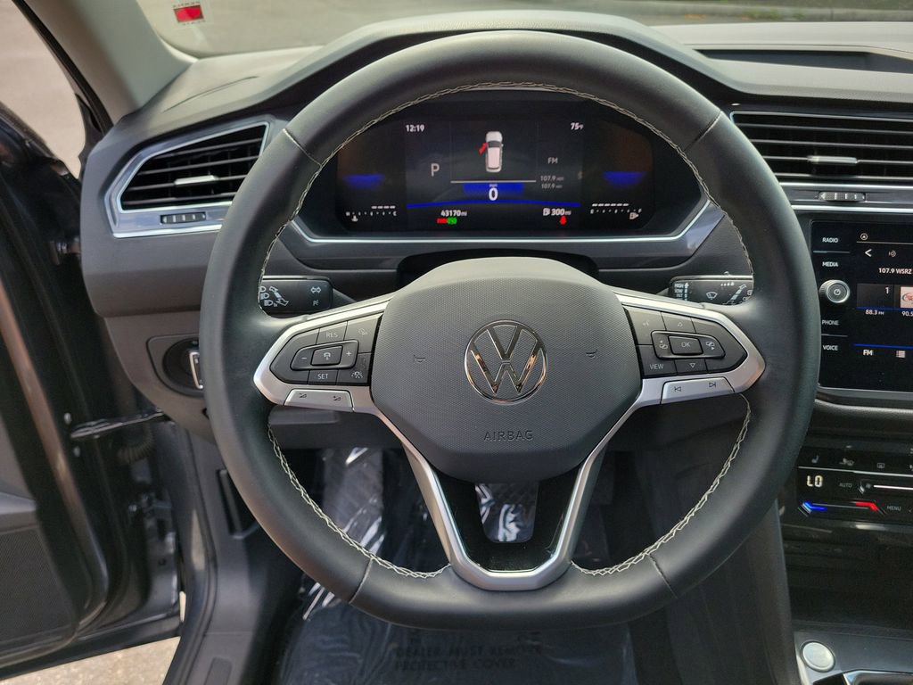 Used 2023 Volkswagen Tiguan SE image 26