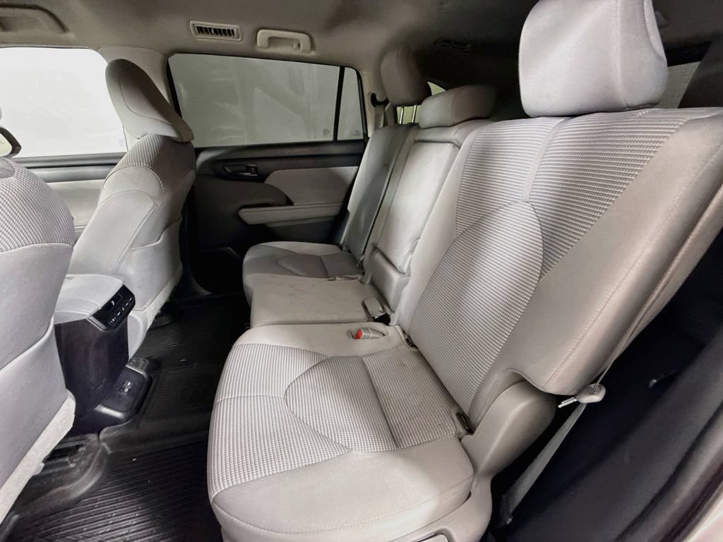Used 2023 Toyota Highlander LE FWD image 20