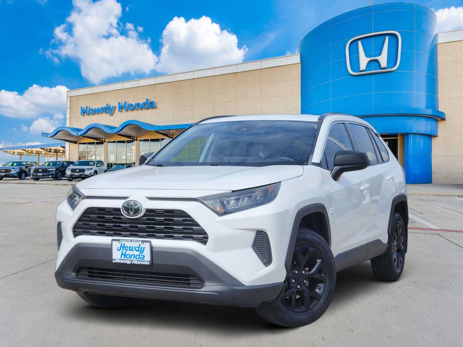 Used 2021 Toyota RAV4 LE FWD image 1