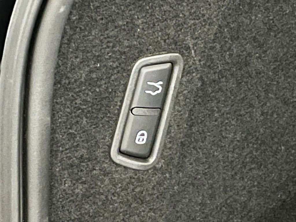 Used 2021 Maserati Levante image 38