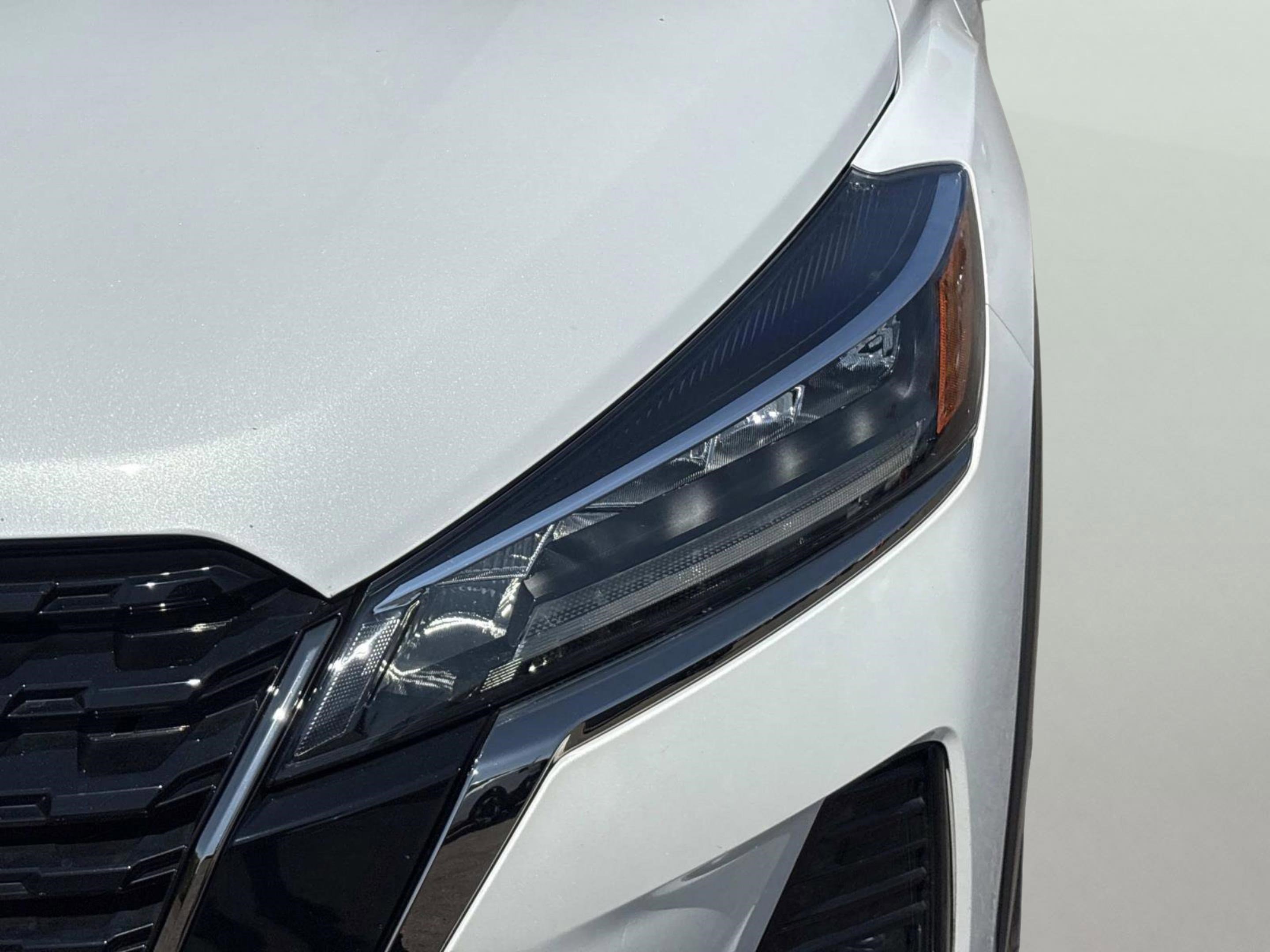 Used 2021 Nissan Kicks SR image 9