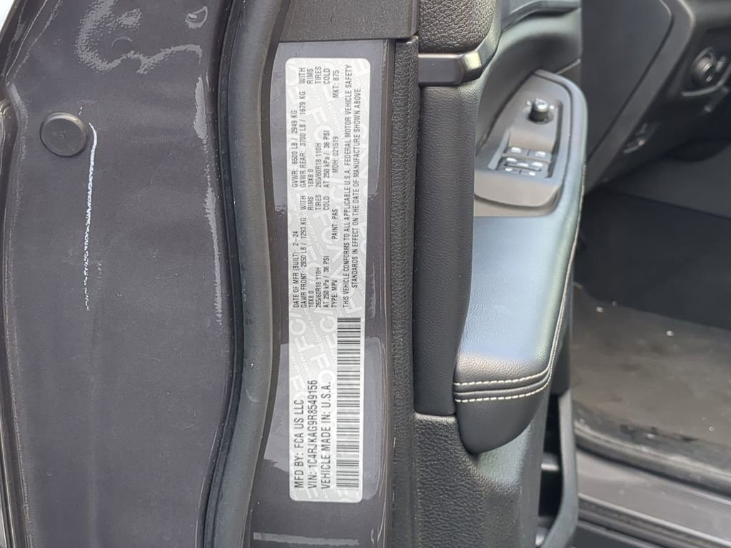 Used 2024 Jeep Grand Cherokee L Laredo image 33