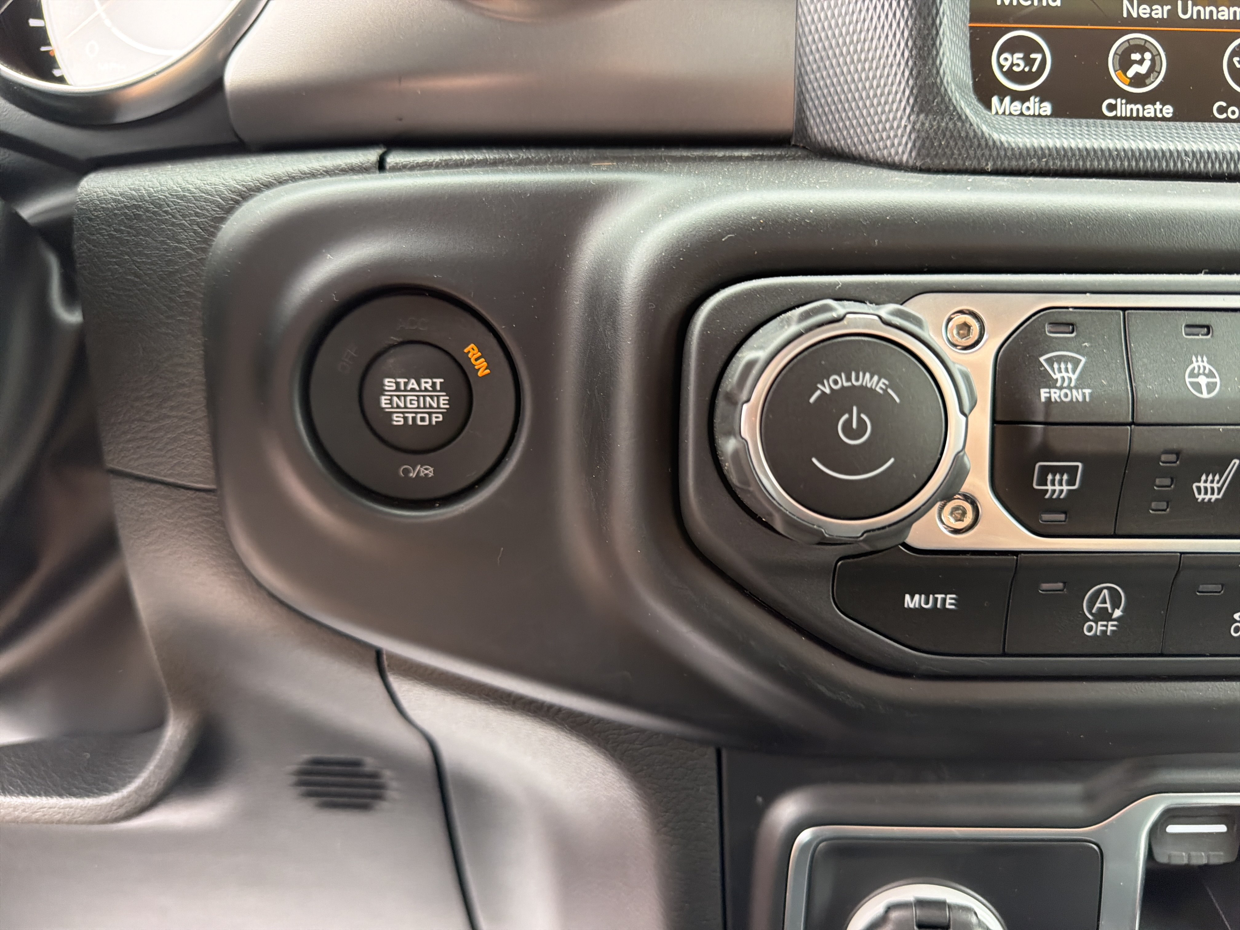 Used 2023 Jeep Gladiator Sport AWD/4WD image 23
