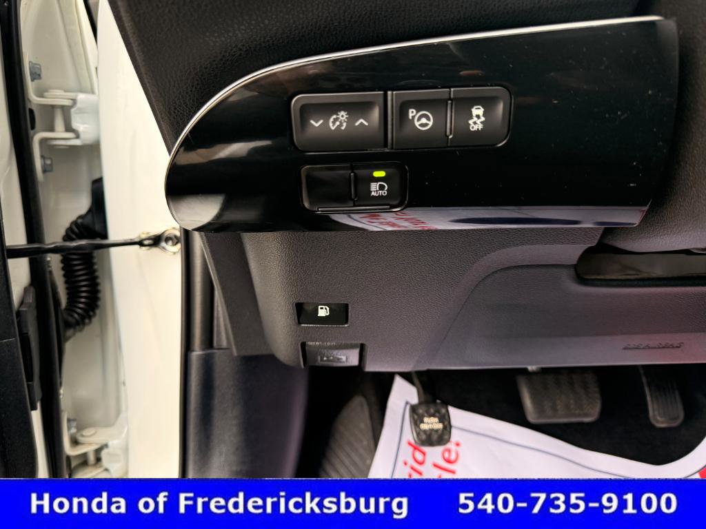 Used 2019 Toyota Prius LE w/ Carpet Mat Package image 41