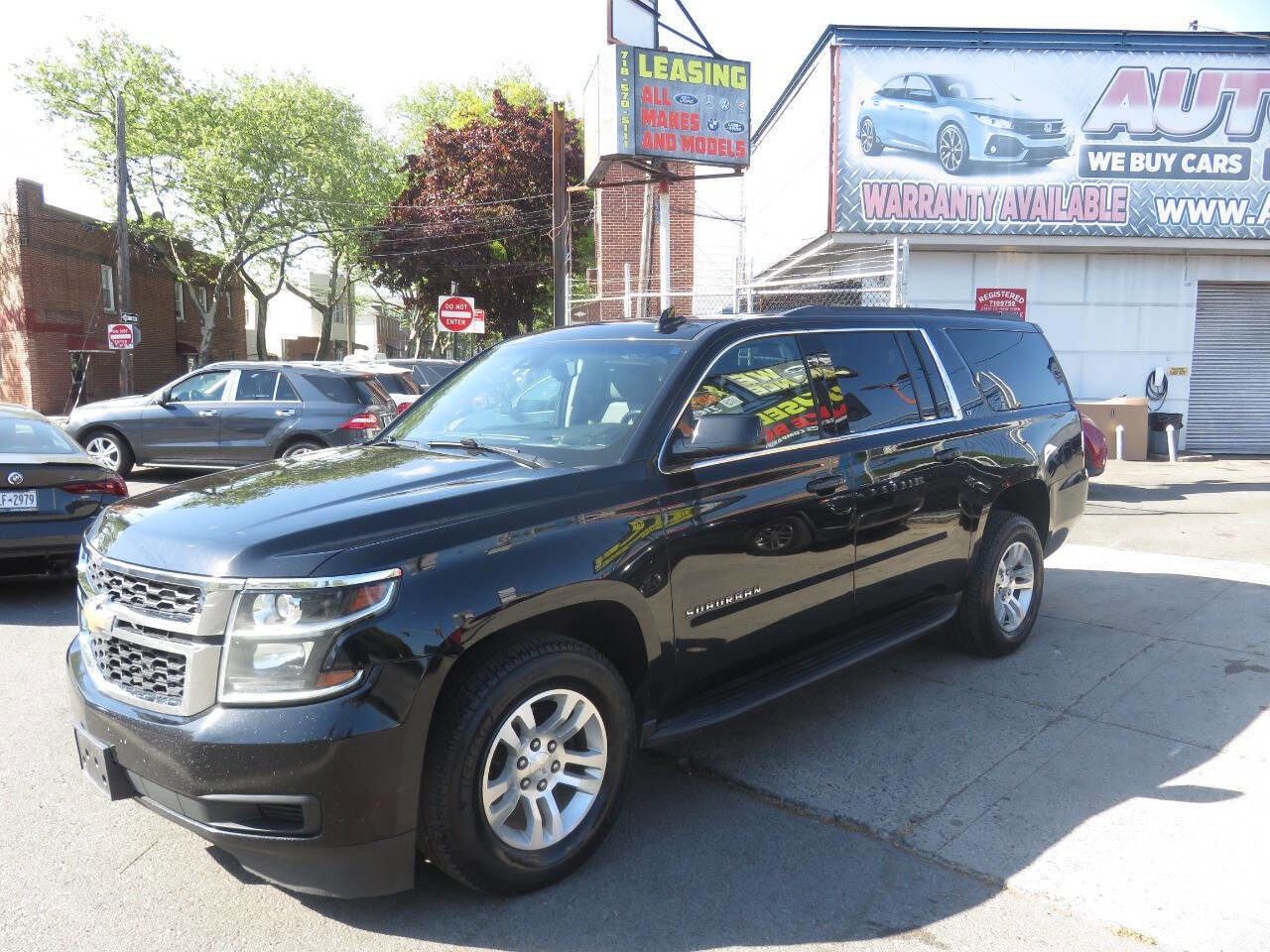 Used 2019 Chevrolet Suburban LT AWD/4WD image 2