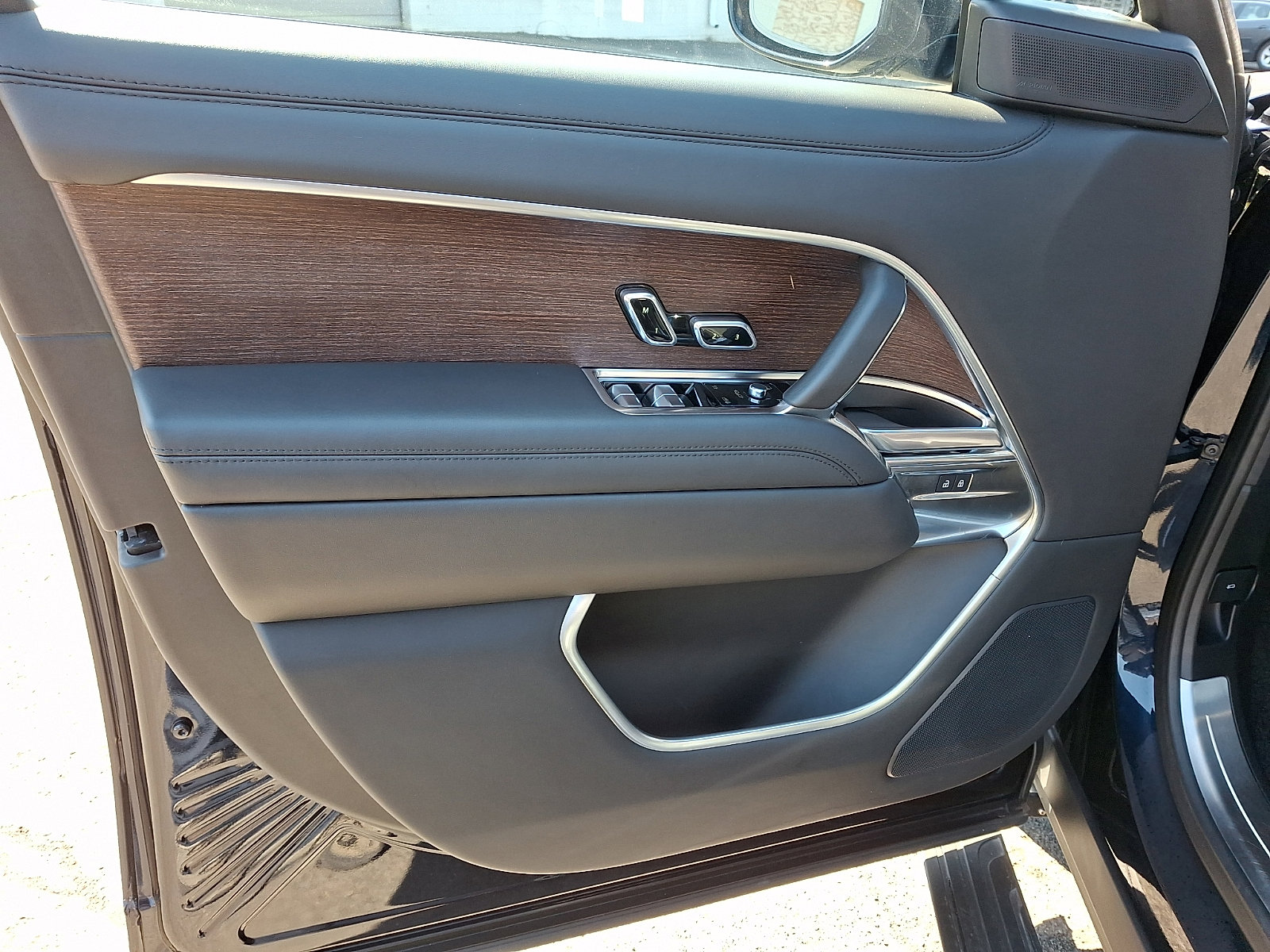 Used 2023 Land Rover Range Rover Long Wheelbase SE image 10