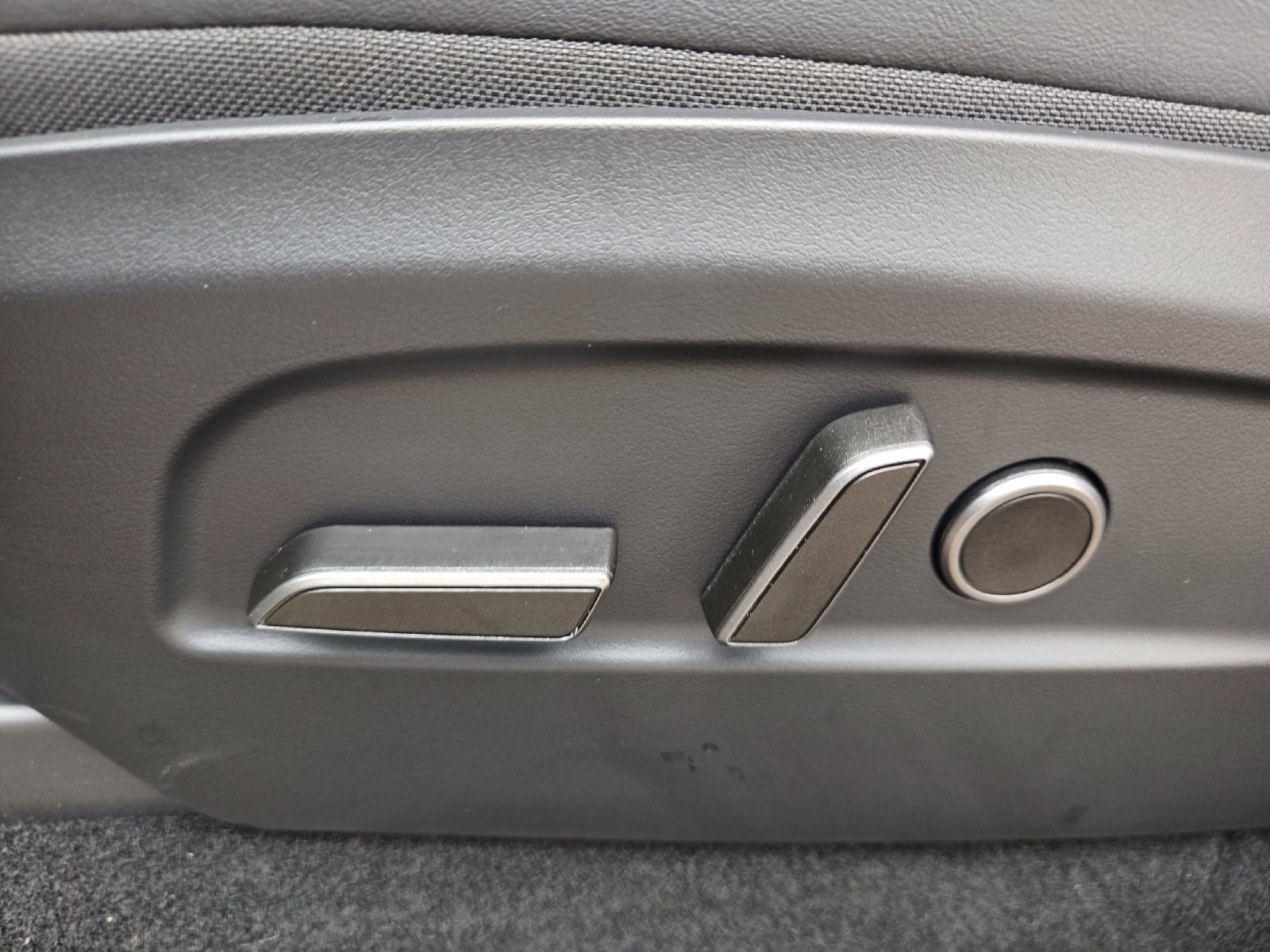 Used 2026 Tesla Model Y AWD image 21
