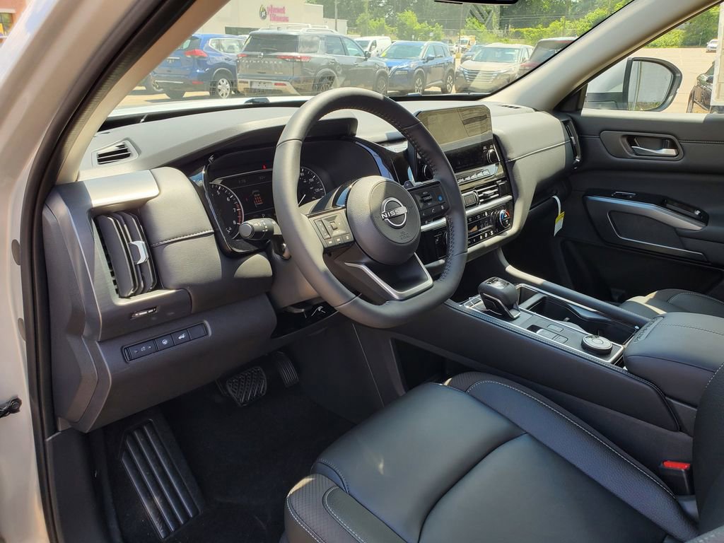 New 2025 Nissan Pathfinder SL w/ Cargo Package image 17