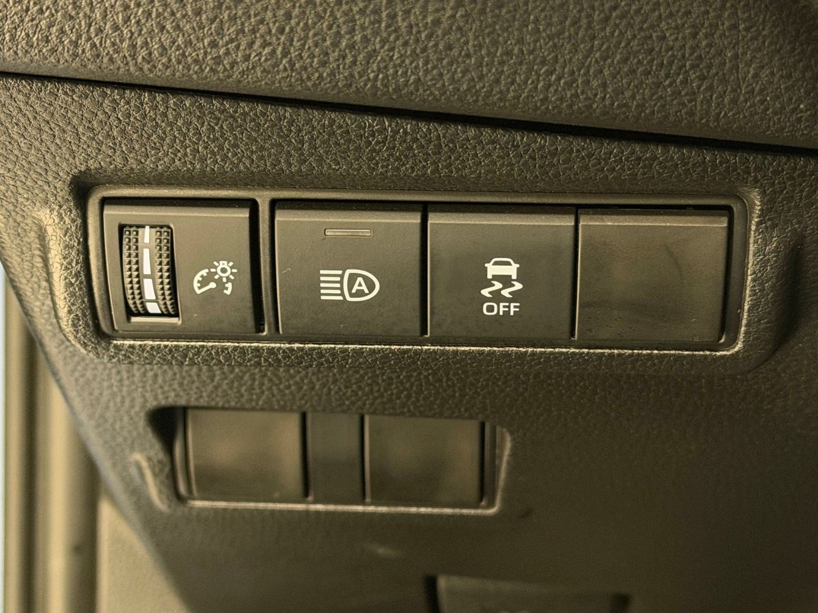 Used 2026 Toyota Corolla Cross XLE FWD image 21