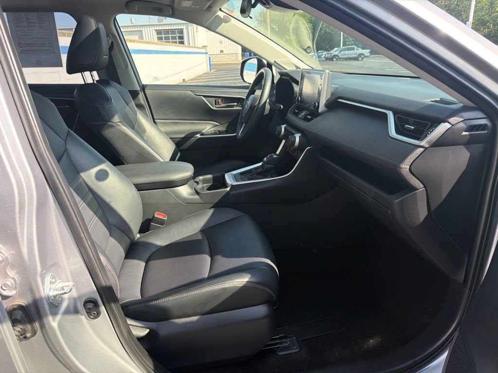 Used 2019 Toyota RAV4 XLE Premium w/ Cold Weather Package AWD/4WD image 25