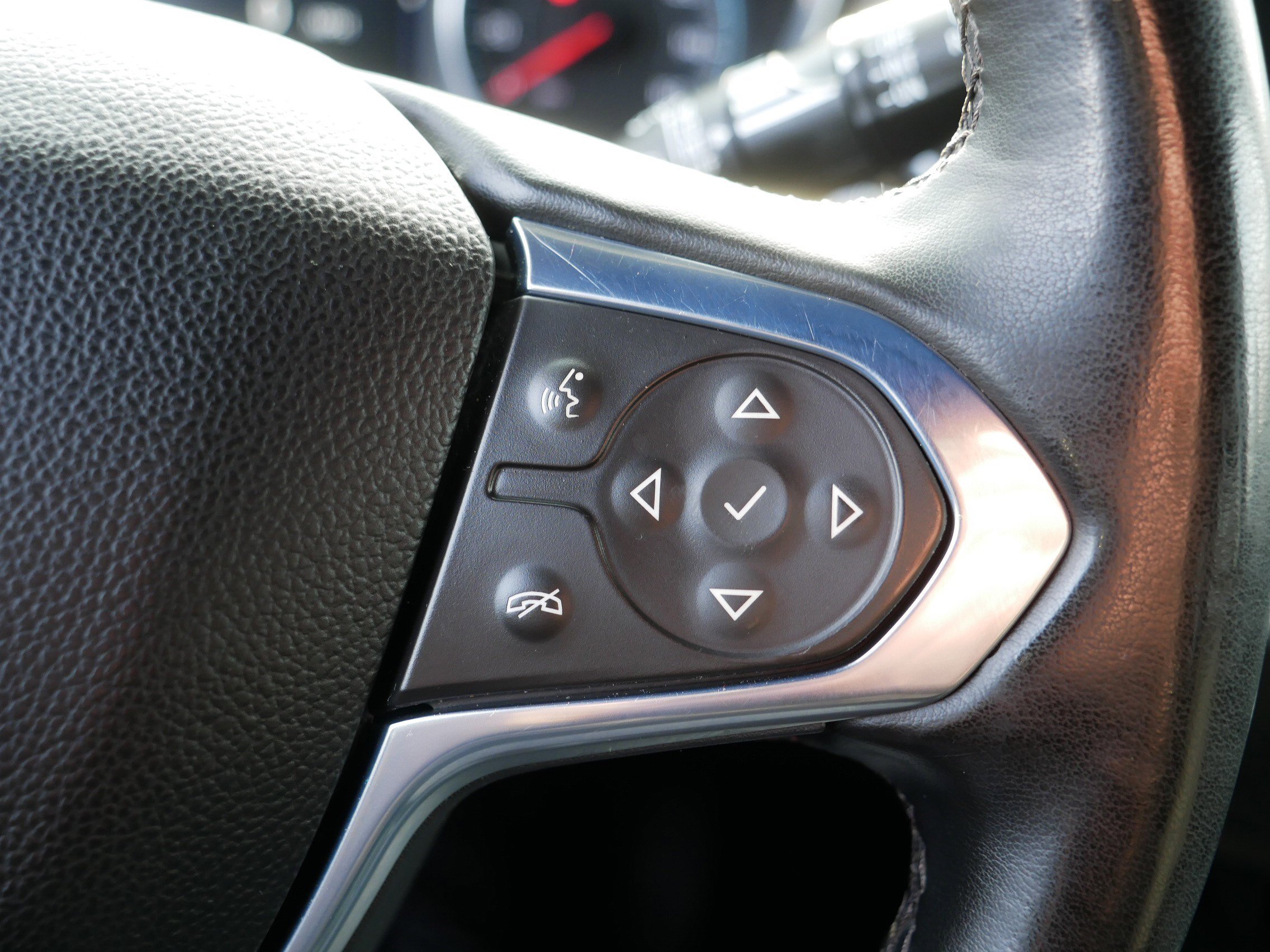 Used 2023 Chevrolet Traverse LT image 29