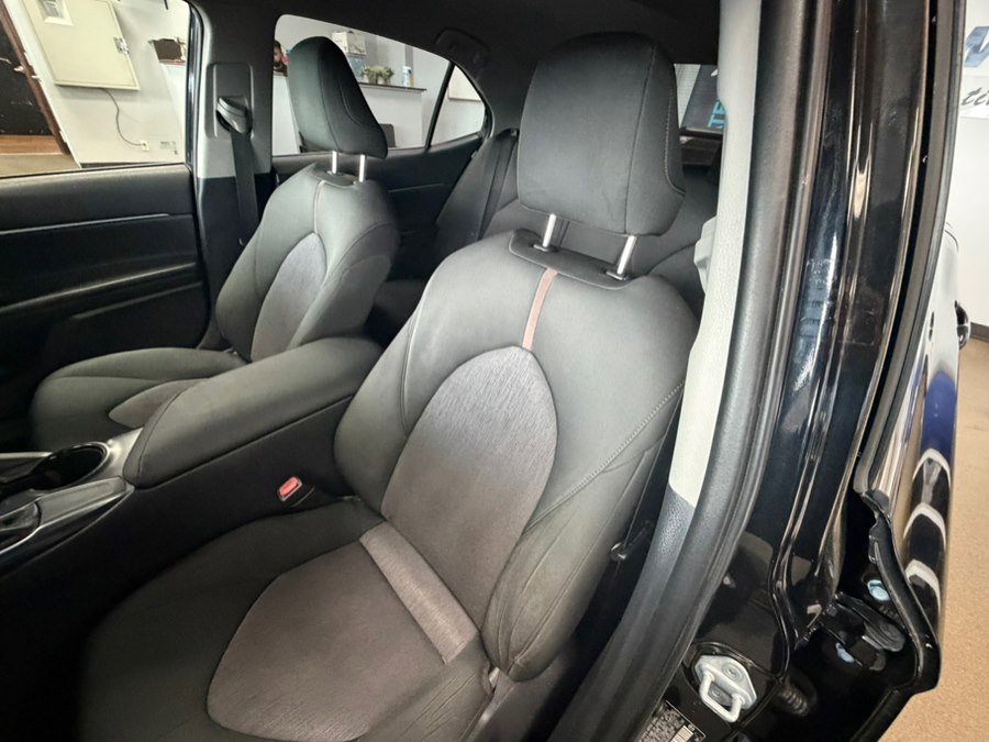 Used 2018 Toyota Camry LE FWD image 27