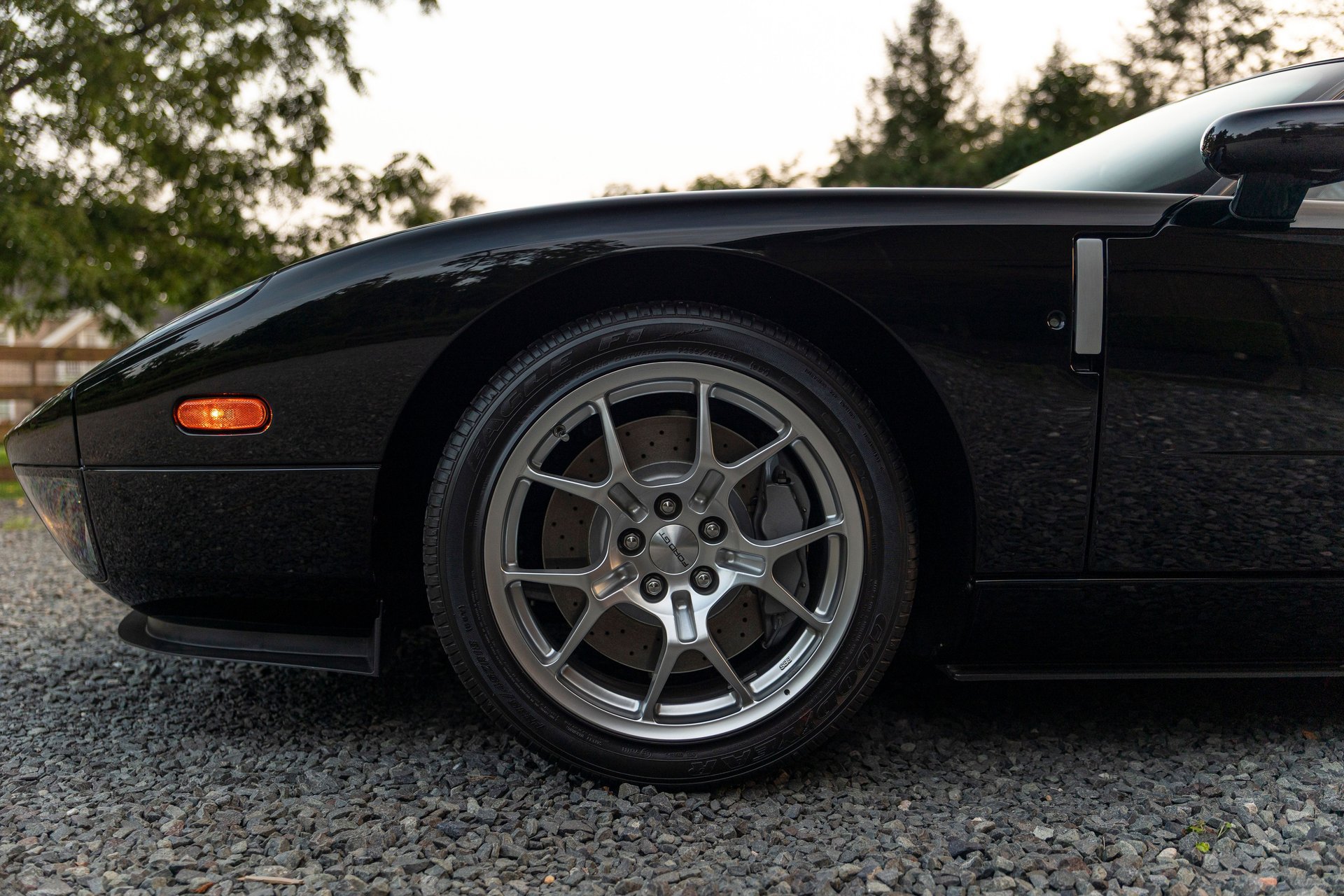 Used 2006 Ford GT RWD image 25