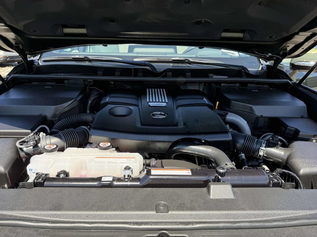 Used 2025 Lexus LX 600 4WD w/ Accessory Package (2T) image 29