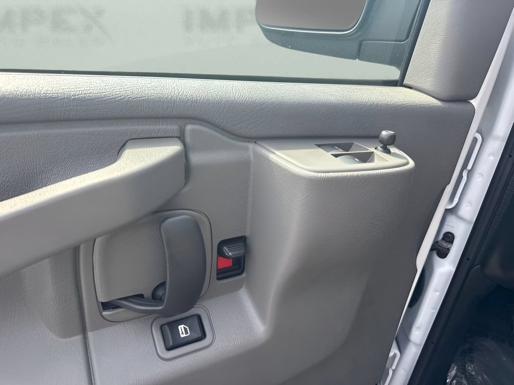 Used 2025 Chevrolet Express 3500 LS RWD image 15