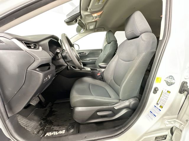 Used 2021 Toyota RAV4 LE image 16