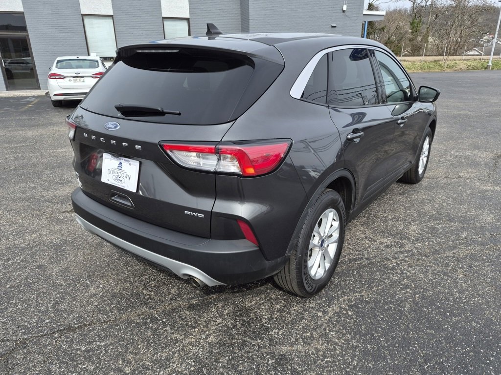 Used 2020 Ford Escape SE image 3