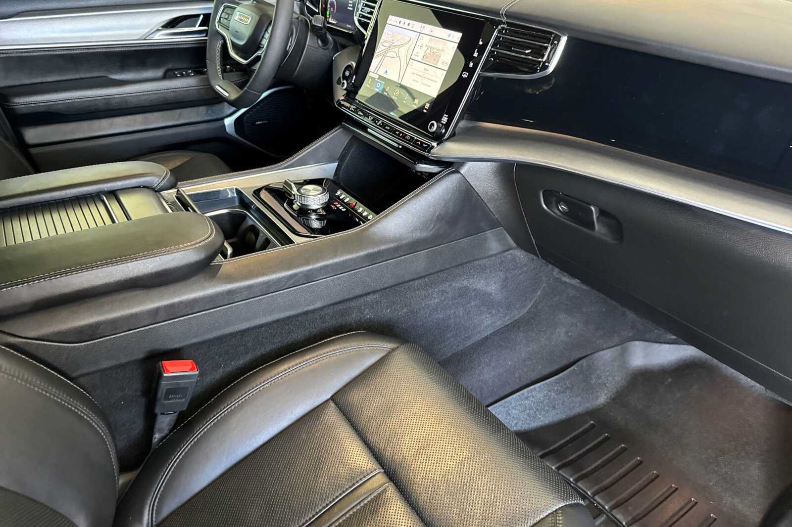 Certified 2023 Jeep Wagoneer Series II AWD/4WD image 14